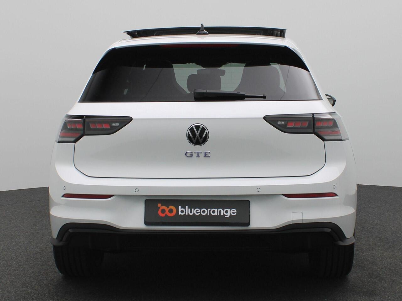Volkswagen GOLF 1.5 eHybrid GTE 272PK Pano-Schuifdak, Black Style, Head-Up Display, Matrix-LED Verlichting, Keyless, Achteruitrijcamera, 18" LM Velgen