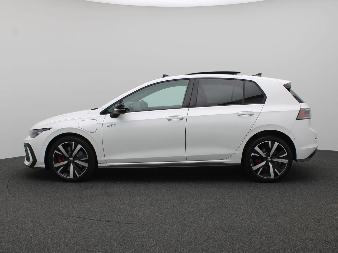 Volkswagen GOLF 1.5 eHybrid GTE 272PK Pano-Schuifdak, Black Style, Head-Up Display, Matrix-LED Verlichting, Keyless, Achteruitrijcamera, 18" LM Velgen