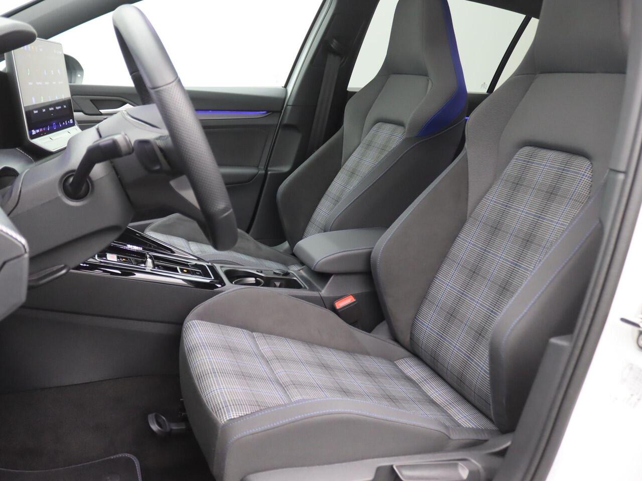 Volkswagen GOLF 1.5 eHybrid GTE 272PK Pano-Schuifdak, Black Style, Head-Up Display, Matrix-LED Verlichting, Keyless, Achteruitrijcamera, 18" LM Velgen