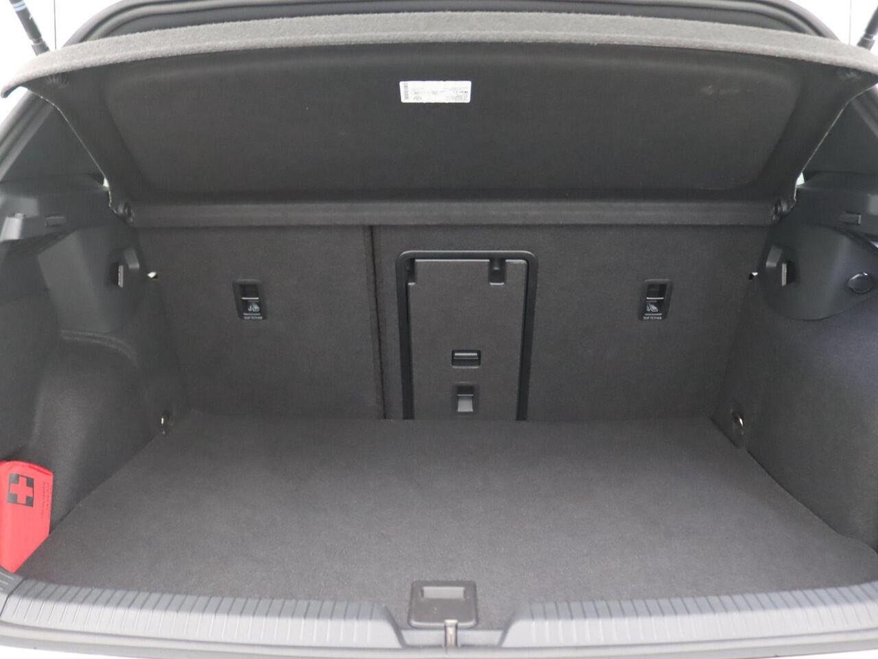 Volkswagen GOLF 1.5 eHybrid GTE 272PK Pano-Schuifdak, Black Style, Head-Up Display, Matrix-LED Verlichting, Keyless, Achteruitrijcamera, 18" LM Velgen