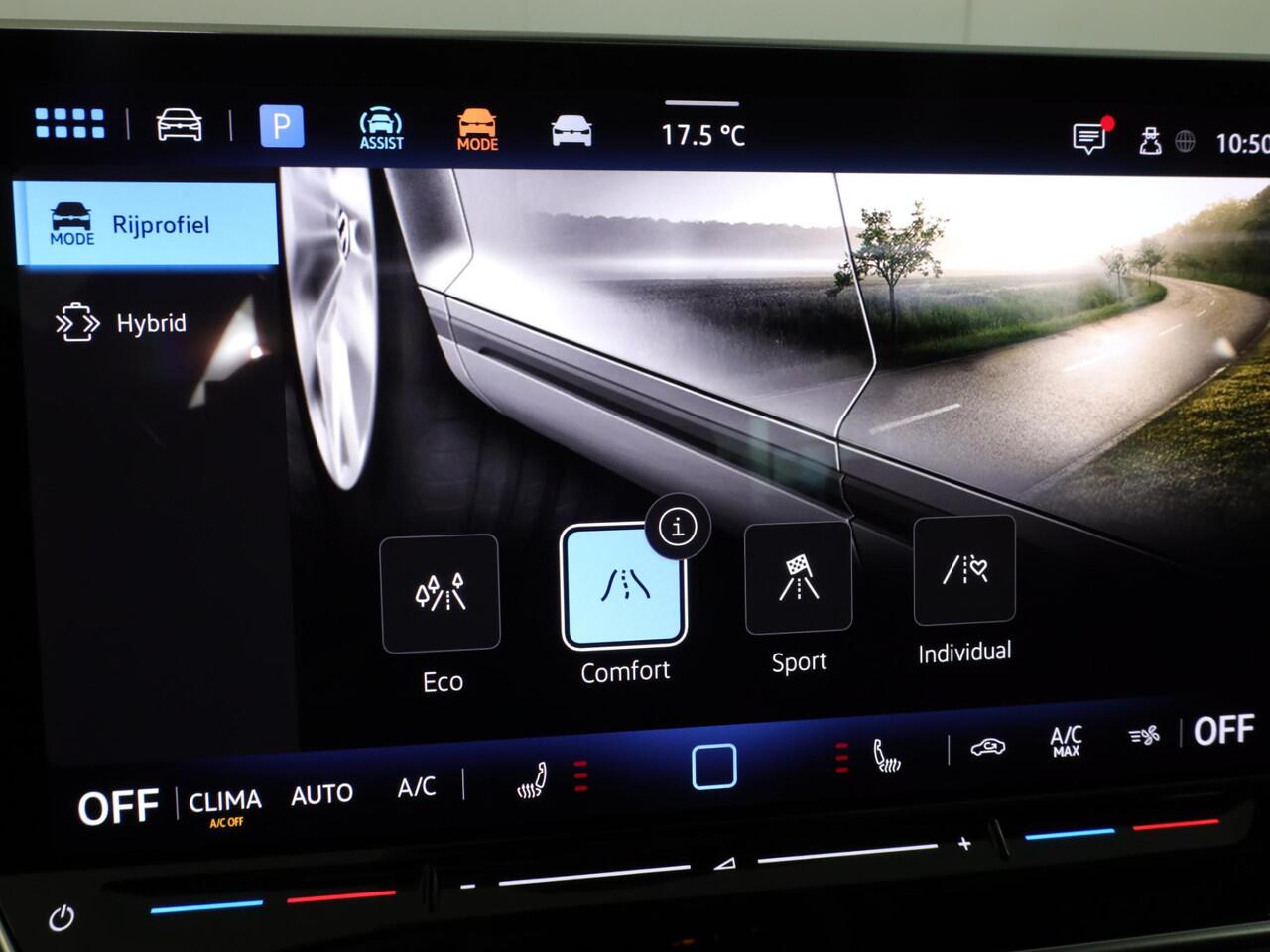 Volkswagen GOLF 1.5 eHybrid Style Edition 204PK PHEV | Navigatie | el. trekhaak| Matrix koplampen | 18"LM velgen | Head up Display |