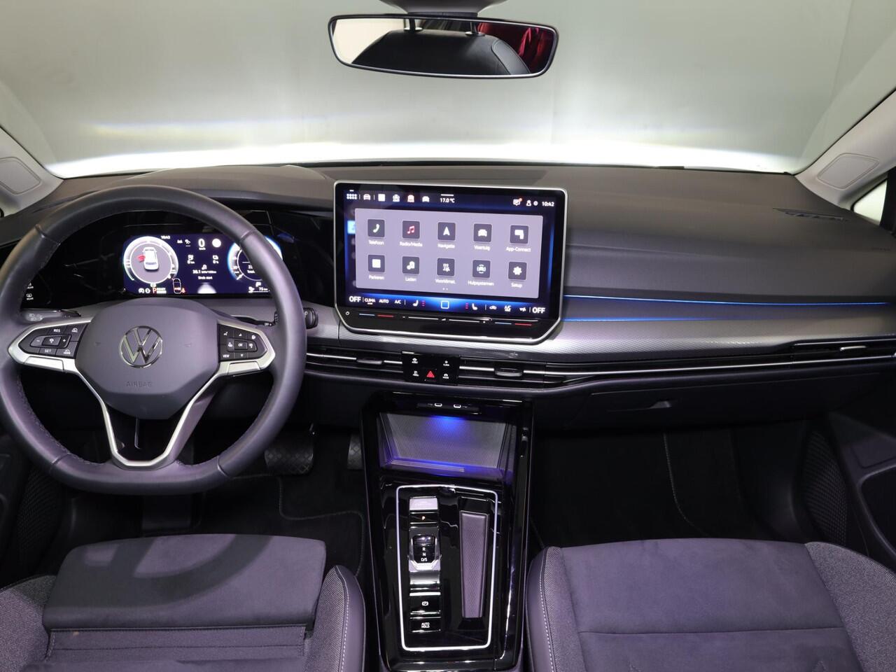 Volkswagen GOLF 1.5 eHybrid Style Edition 204PK PHEV | Navigatie | el. trekhaak| Matrix koplampen | 18"LM velgen | Head up Display |