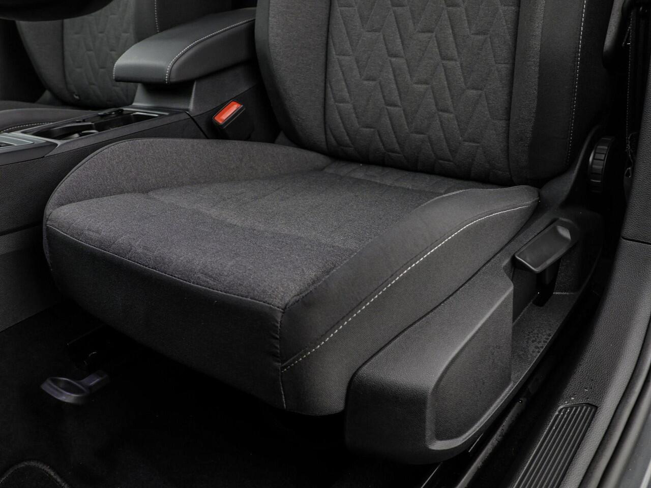 Volkswagen GOLF 1.5 204pk DSG eHybrid Life Edition · Camera · Keyless · Apple/Android Car Play · Stoel& Stuurverwarming · 18'' Inch · Garantie t/m 27-05-2029 of 100.000km