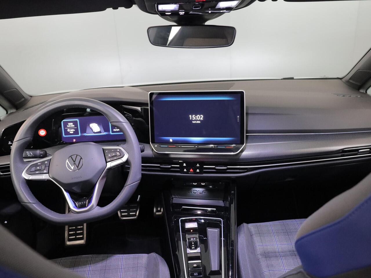 Volkswagen GOLF 1.5 eHybrid GTE 272 pk Automaat (DSG) | Verlengde garantie | Navigatie | Panoramadak | Trekhaak (wegklapbaar) | Parkeersensoren (Park assist) | Rondomzicht camera | Stoelverwarming |