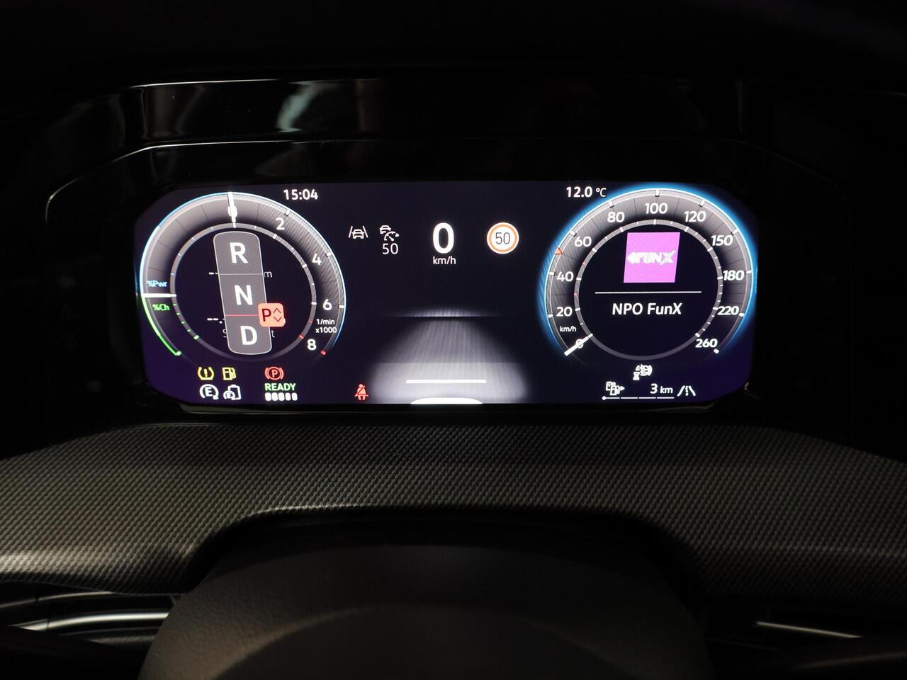 Volkswagen GOLF 1.5 eHybrid GTE 272 pk Automaat (DSG) | Verlengde garantie | Navigatie | Panoramadak | Trekhaak (wegklapbaar) | Parkeersensoren (Park assist) | Rondomzicht camera | Stoelverwarming |