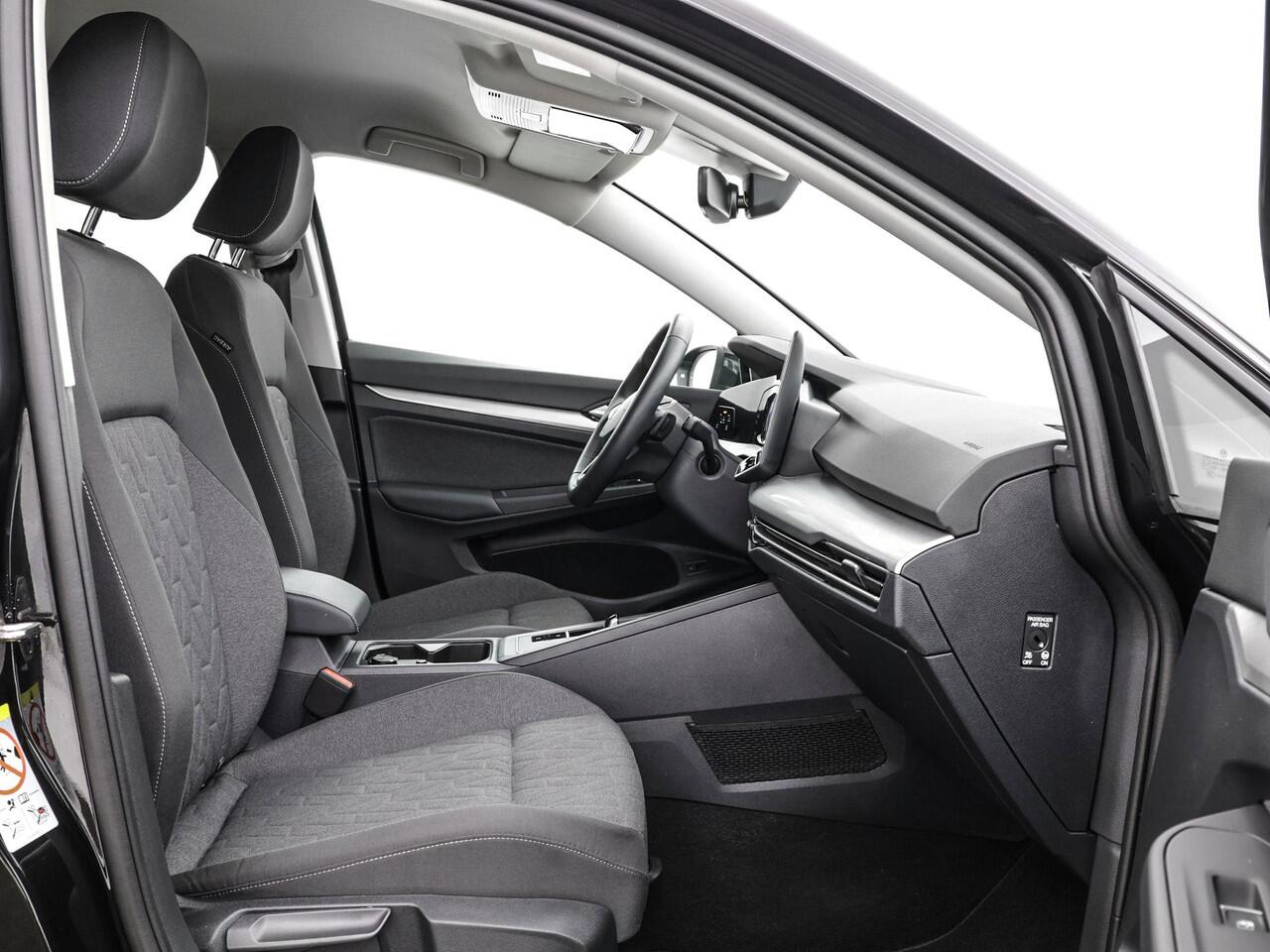 Volkswagen GOLF 1.5 eHybrid 204pk DSG Life Edition · Camera · Apple/Android Car Play · Keyless · Stoel&Stuurverwarming · 18'' Inch · Garantie t/m 12-06-2029 of 100.000km