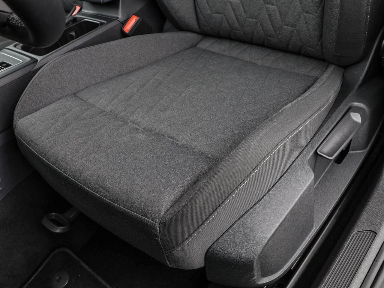 Volkswagen GOLF 1.5 eHybrid 204pk DSG Life Edition · Camera · Apple/Android Car Play · Keyless · Stoel&Stuurverwarming · 18'' Inch · Garantie t/m 12-06-2029 of 100.000km