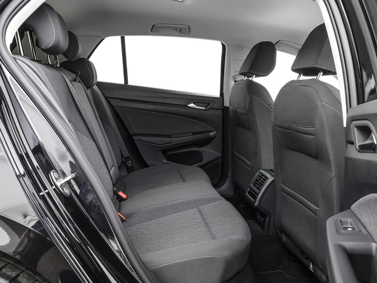 Volkswagen GOLF 1.5 eHybrid 204pk DSG Life Edition · Camera · Apple/Android Car Play · Keyless · Stoel&Stuurverwarming · 18'' Inch · Garantie t/m 12-06-2029 of 100.000km