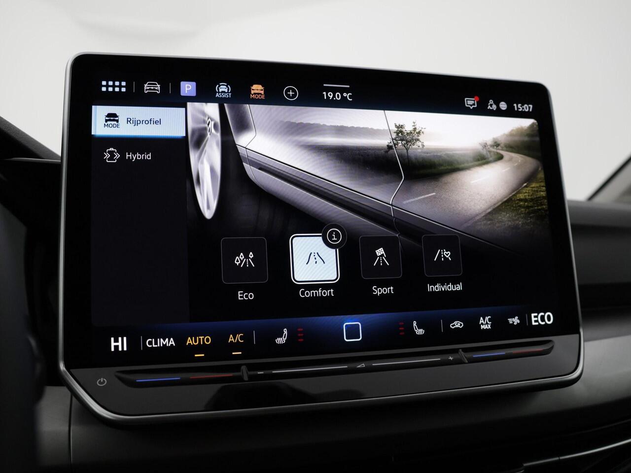 Volkswagen GOLF 1.5 eHybrid 204pk DSG Life Edition · Camera · Apple/Android Car Play · P-Sensoren · Soel&-Stuurverwarming · 18'' Inch · Garantie t/m 16-06-2029 of 100.000km