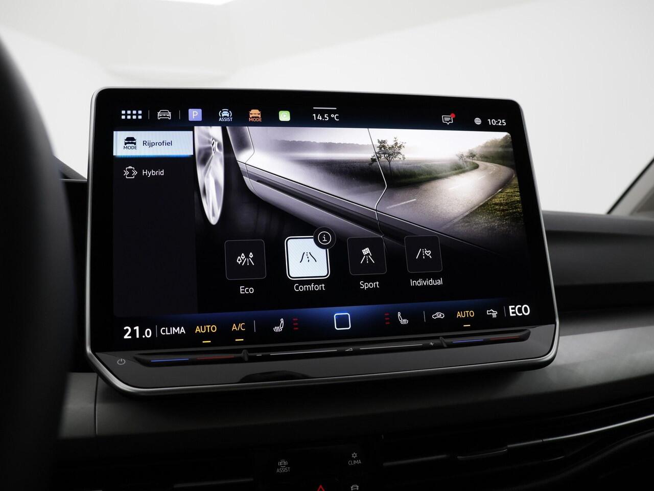 Volkswagen GOLF 1.5 eHybrid Life Edition · Apple/Android Car Play · Camera · Stoel-&Stuurverwarming · 18'' Inch · Garantie t/m 16-06-2029 of 100.000km