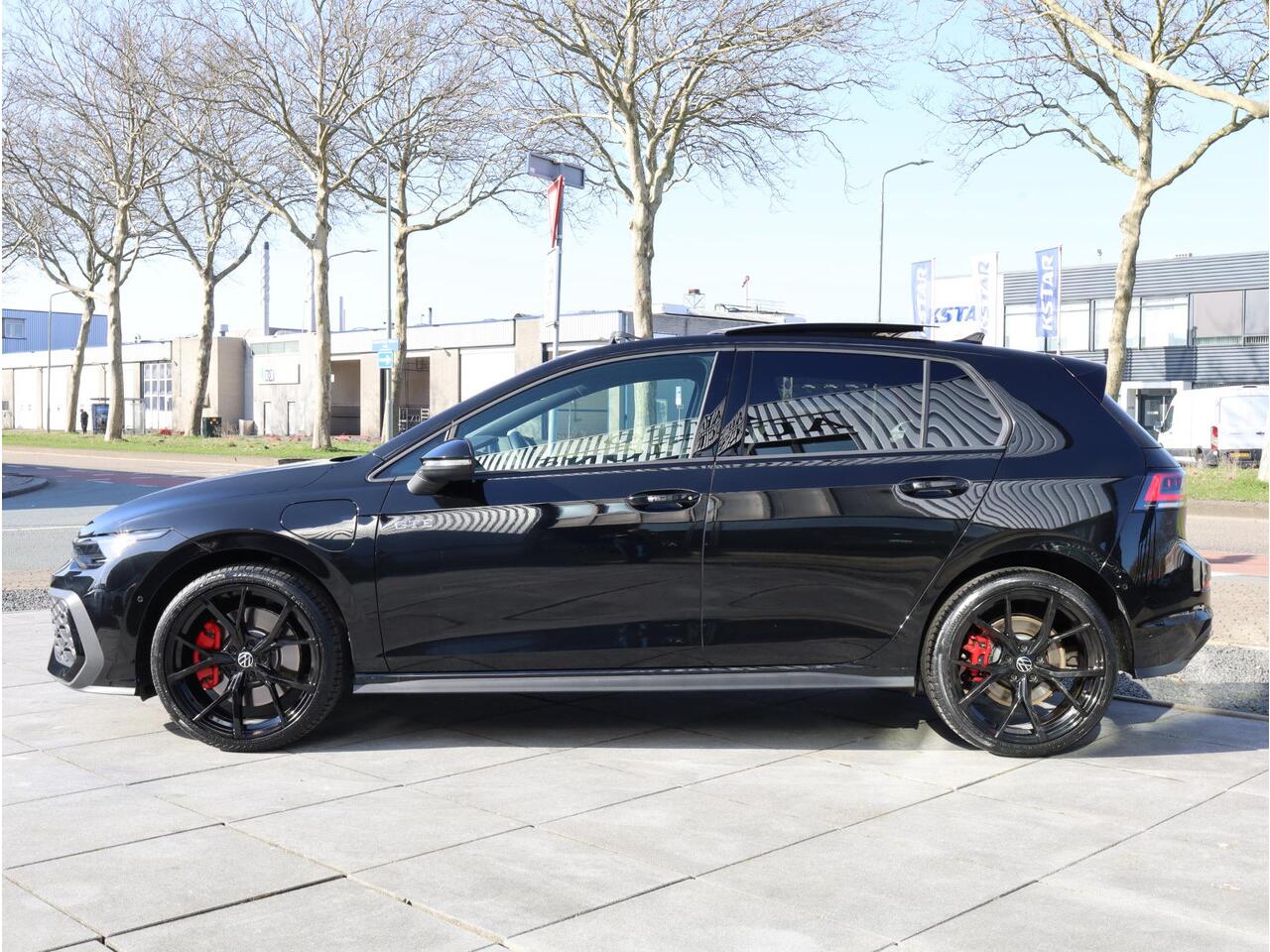 Volkswagen GOLF GTE 1.5 eHybrid 272PK | Panodak | Head-up | Keyless | Camera | IQ Light Matrix | Stoel&Stuurverwarming | Alarm |