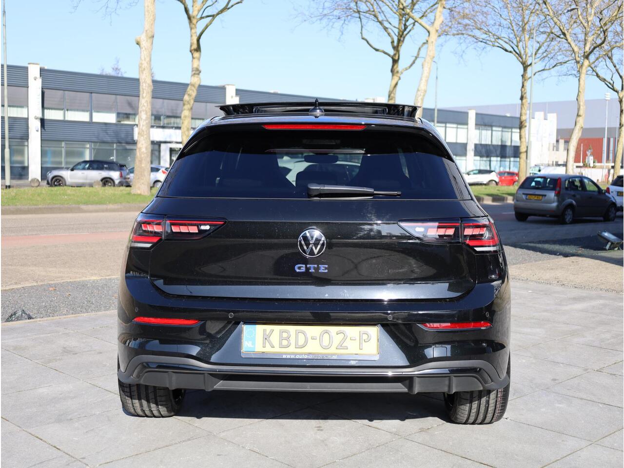 Volkswagen GOLF GTE 1.5 eHybrid 272PK | Panodak | Head-up | Keyless | Camera | IQ Light Matrix | Stoel&Stuurverwarming | Alarm |