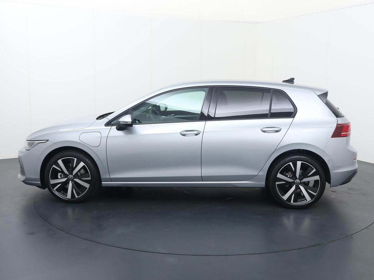 Volkswagen GOLF 8 Life Edition 1.5 eHybrid 150 kW / 204 PK DSG | Stoel- & stuurwielverwarming |