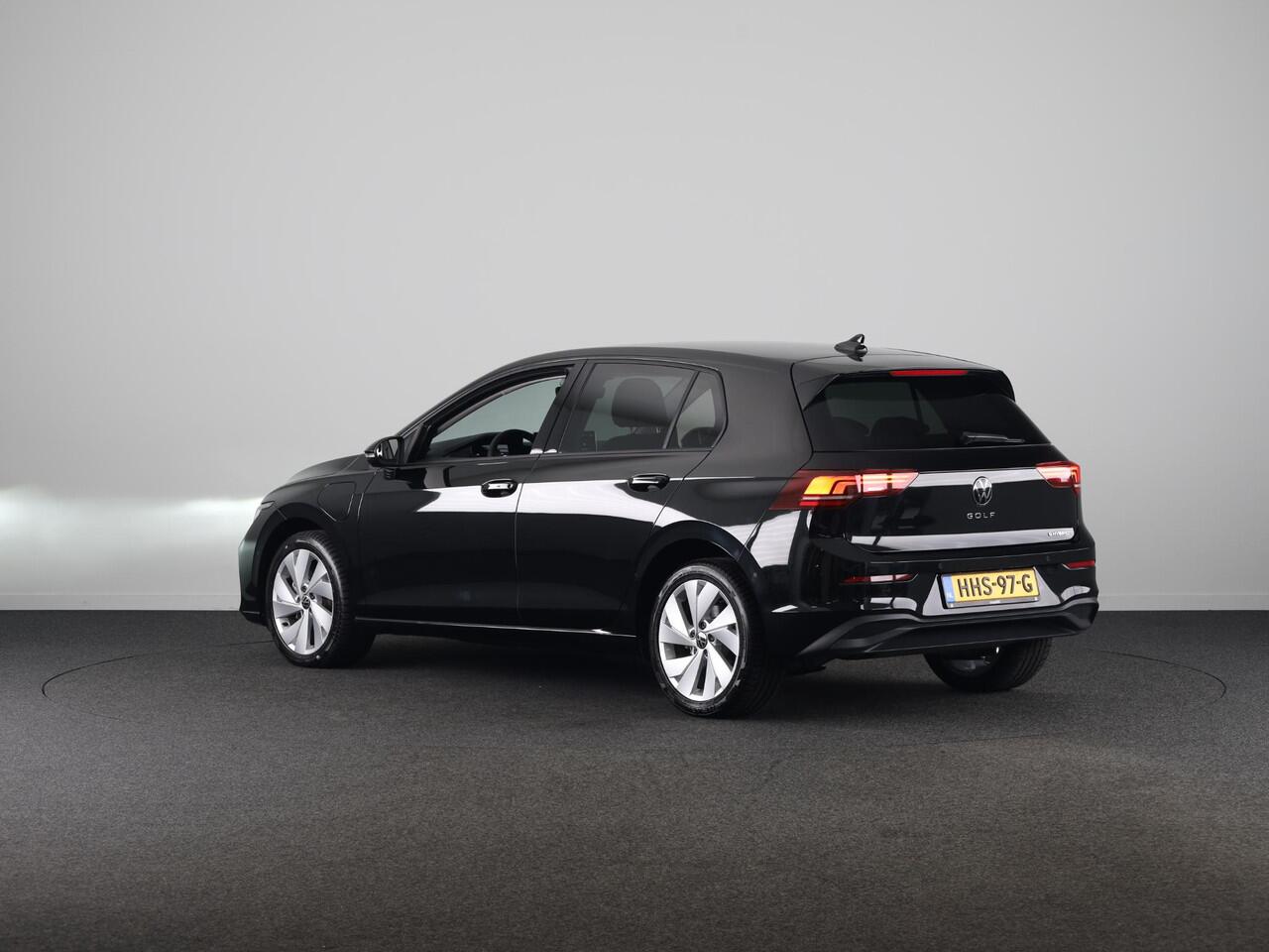 Volkswagen GOLF 1.5 eHybrid Life Edition 204 pk Automaat (DSG) | Verlengde garantie | Navigatie via App | Parkeersensoren (Park assist) | Achteruitrijcamera | Stoelverwarming |
