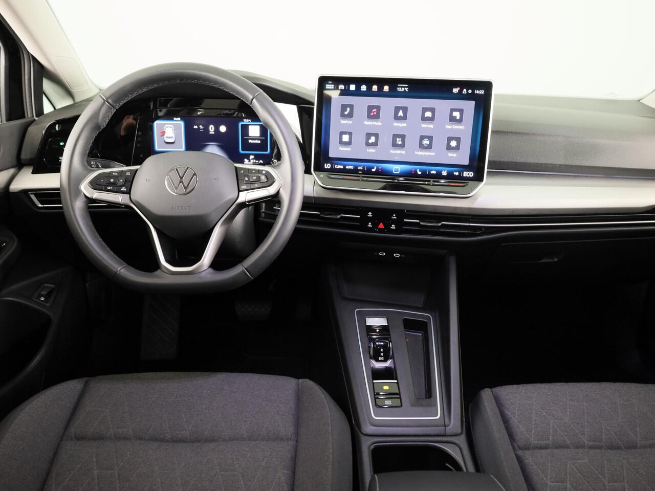 Volkswagen GOLF 1.5 eHybrid Life Edition 204 pk Automaat (DSG) | Verlengde garantie | Navigatie via App | Parkeersensoren (Park assist) | Achteruitrijcamera | Stoelverwarming |