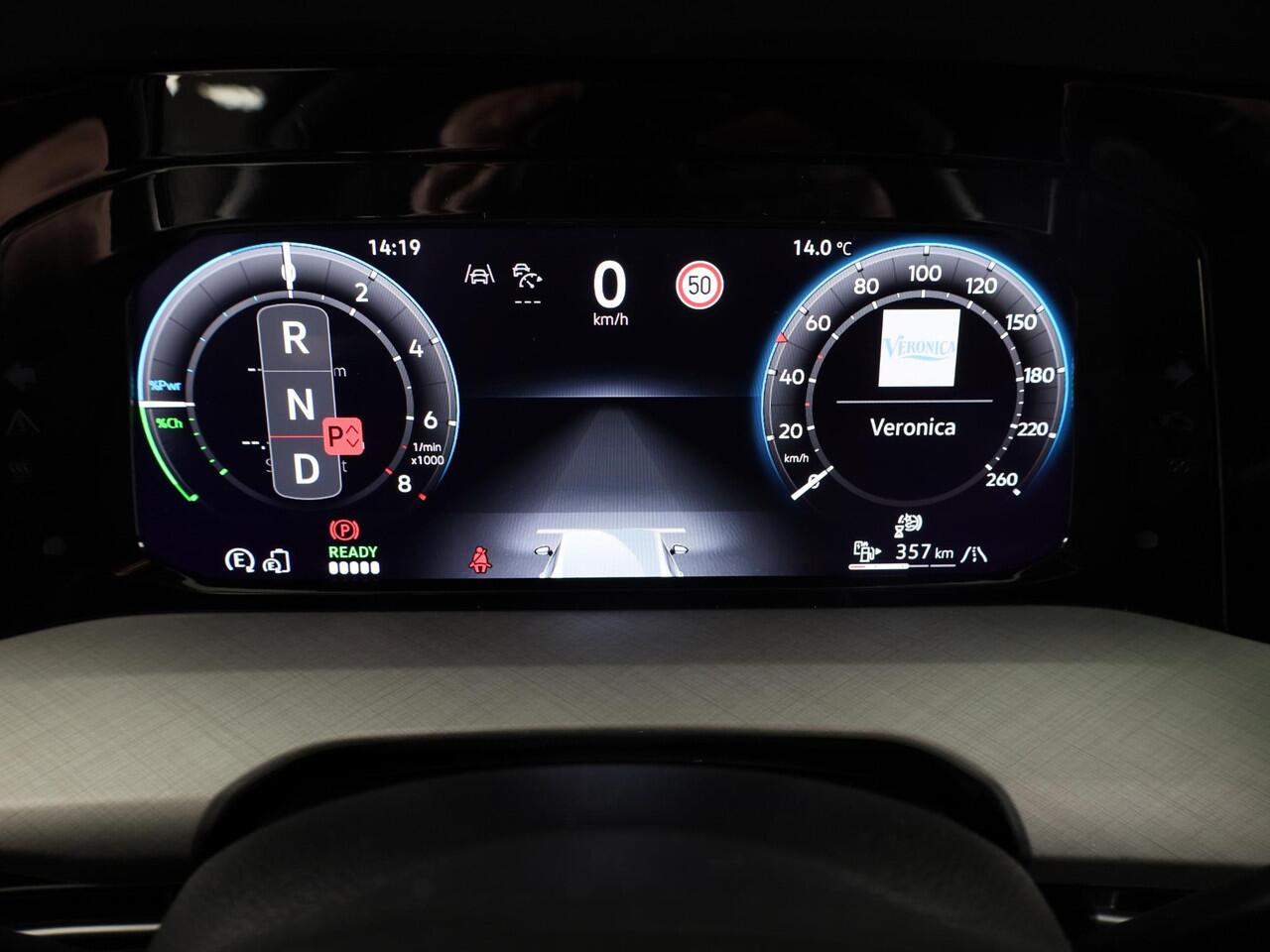 Volkswagen GOLF 1.5 eHybrid Life Edition 204 pk Automaat (DSG) | Verlengde garantie | Navigatie via App | Parkeersensoren (Park assist) | Achteruitrijcamera | Stoelverwarming |