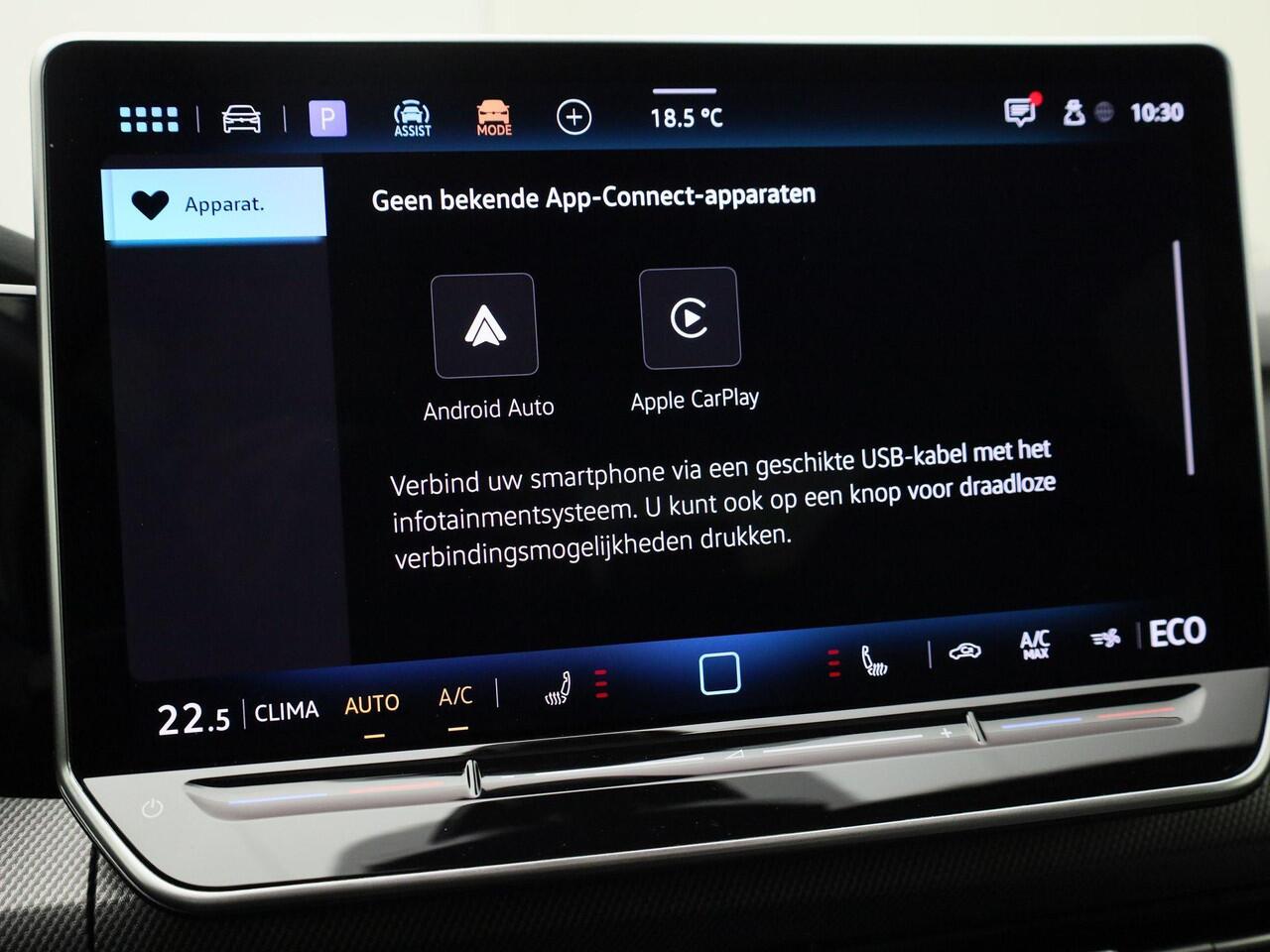 Volkswagen GOLF 1.5eHybrid 200kW/272PK GTE · Panoramadak · Camera + Parkeersensoren · Trekhaak · Garantie tot februari 2030 of 100000km.