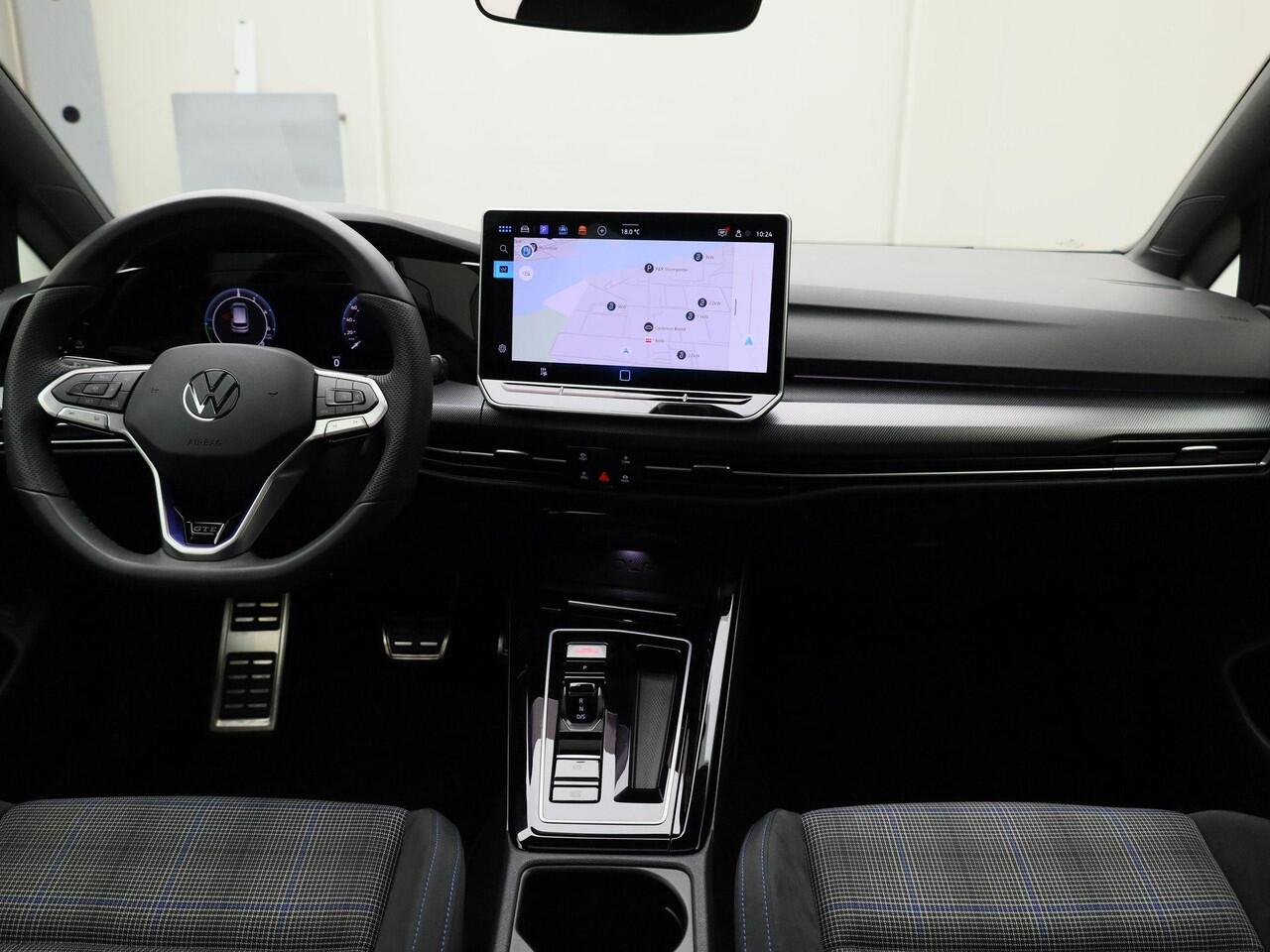 Volkswagen GOLF 1.5eHybrid 200kW/272PK GTE · Panoramadak · Camera + Parkeersensoren · Trekhaak · Garantie tot februari 2030 of 100000km.