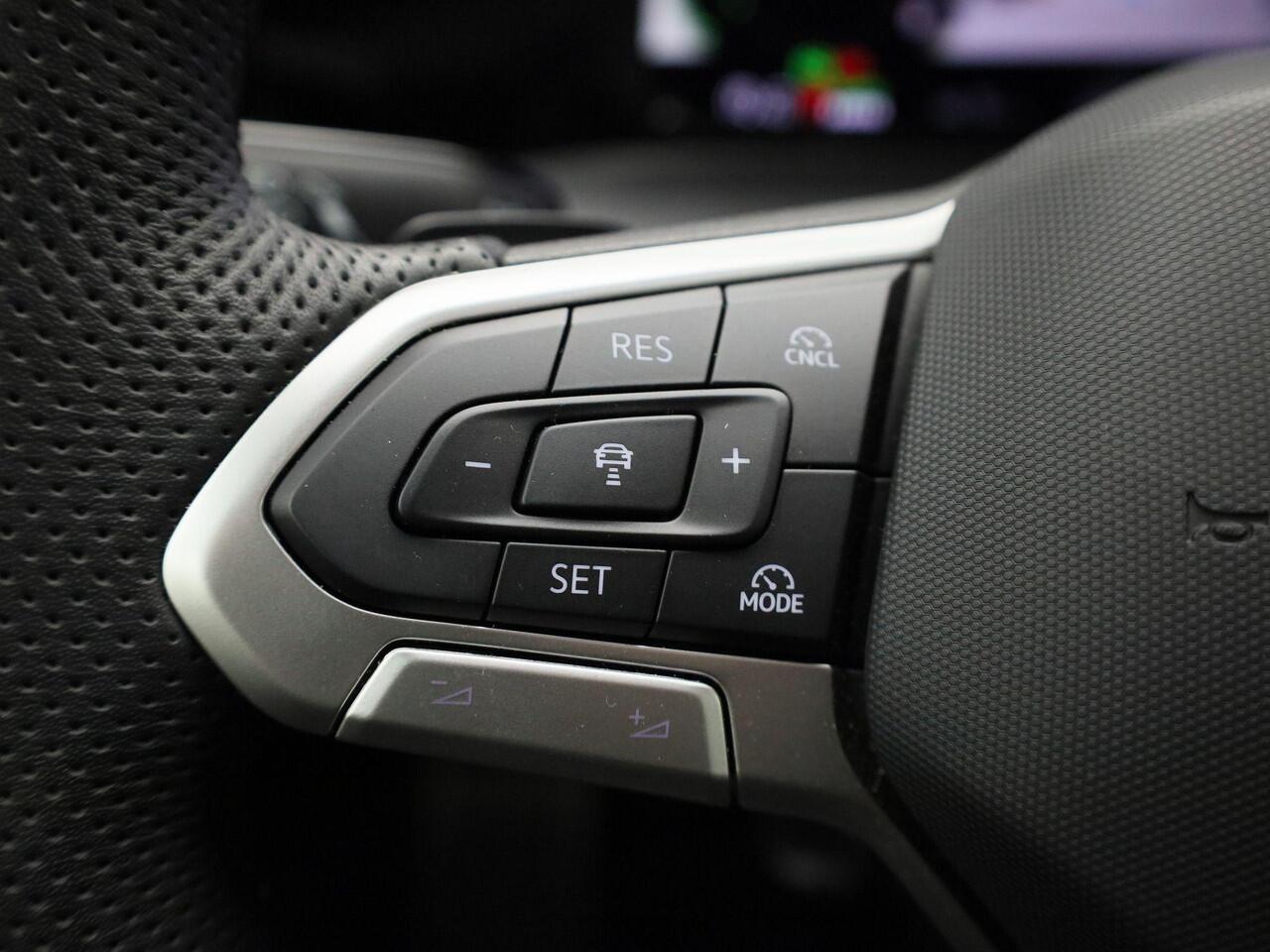 Volkswagen GOLF 1.5eHybrid 200kW/272PK GTE · Panoramadak · Camera + Parkeersensoren · Trekhaak · Garantie tot februari 2030 of 100000km.