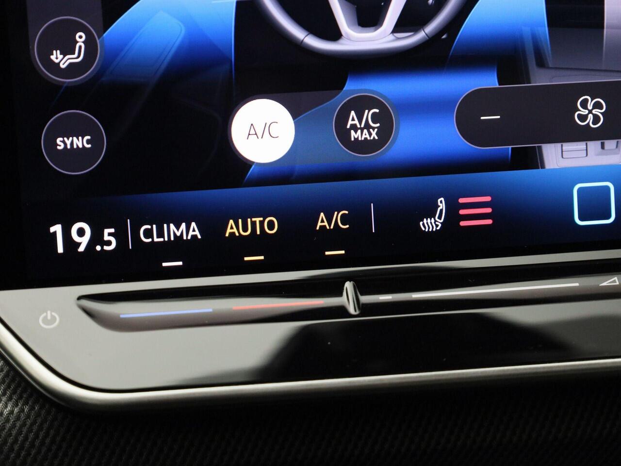 Volkswagen GOLF 1.5eHybrid 200kW/272PK GTE · Panoramadak · Camera + Parkeersensoren · Trekhaak · Garantie tot februari 2030 of 100000km.