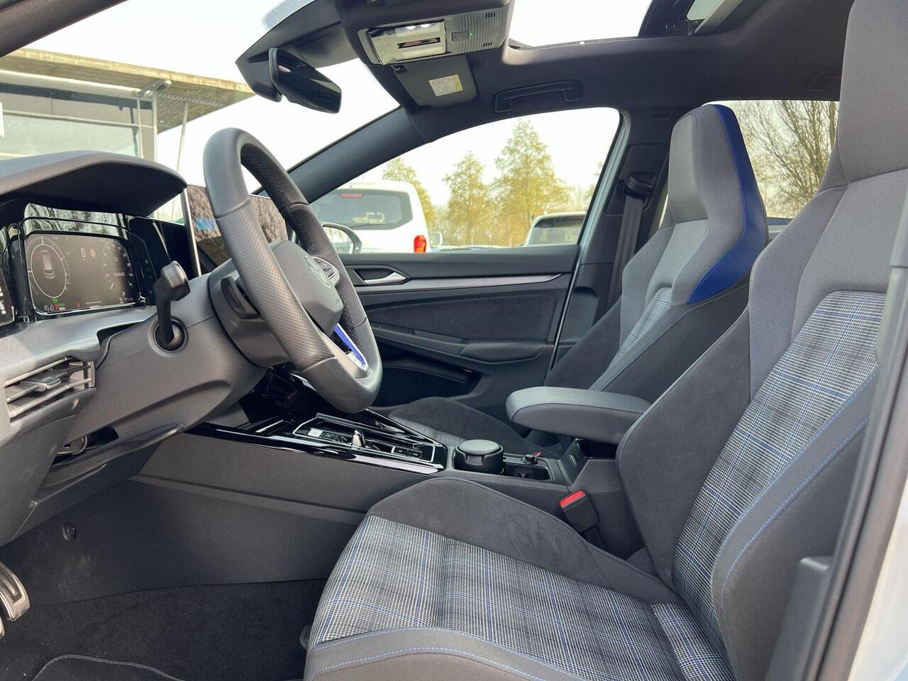 Volkswagen GOLF 1.5 eHybrid GTE | Pano | Trekhaak | Head Up | Vol! |