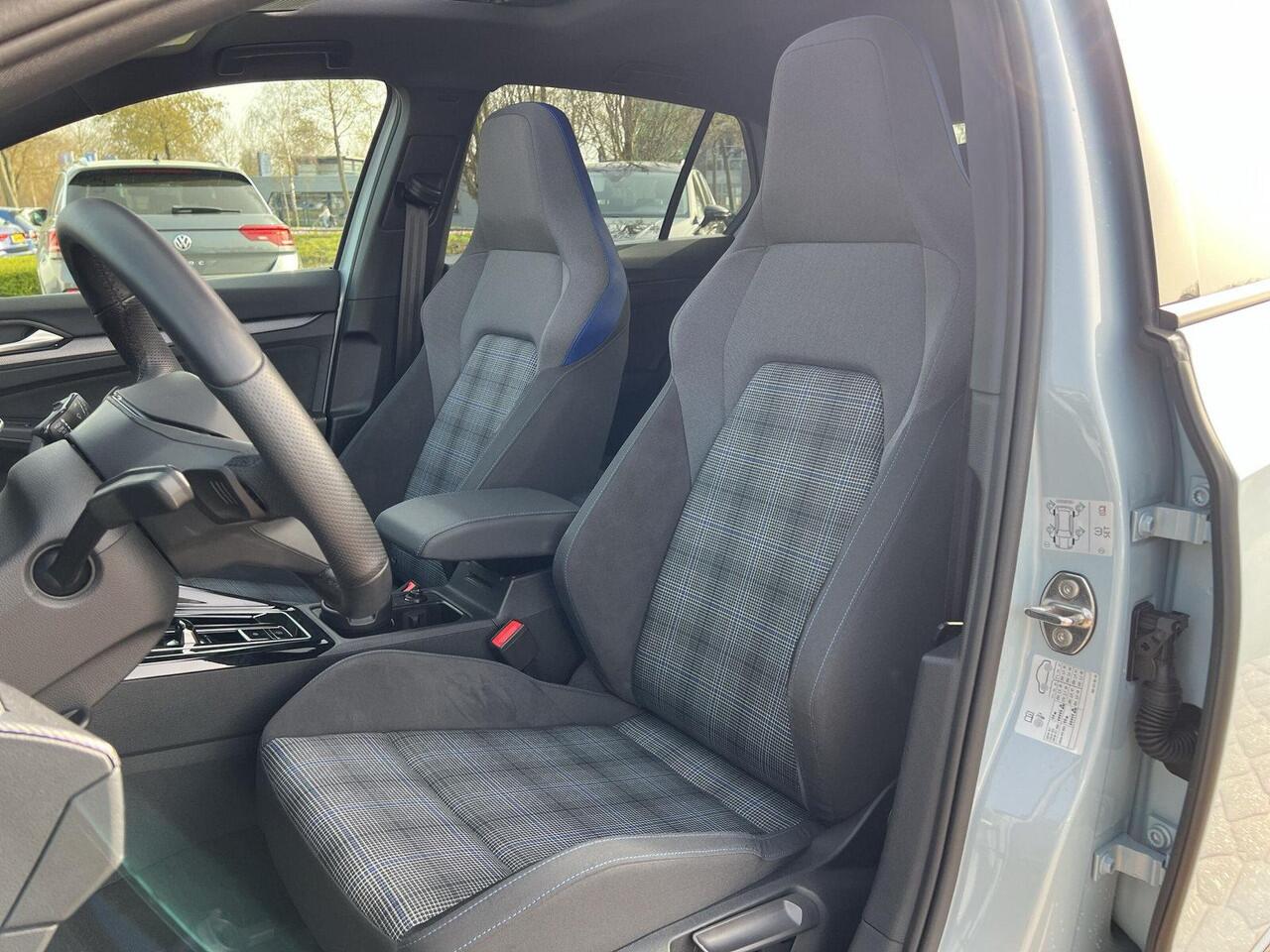 Volkswagen GOLF 1.5 eHybrid GTE | Pano | Trekhaak | Head Up | Vol! |