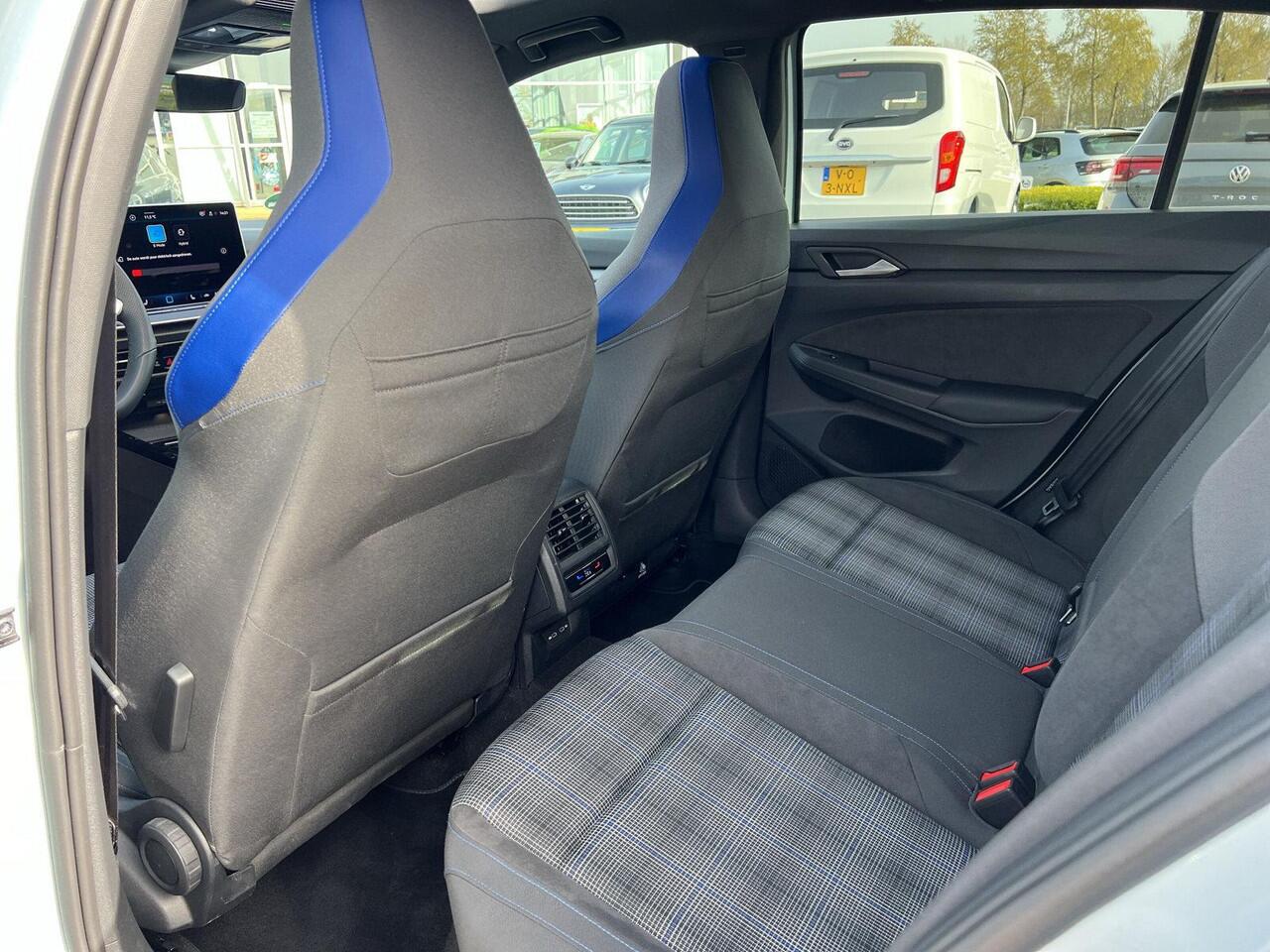 Volkswagen GOLF 1.5 eHybrid GTE | Pano | Trekhaak | Head Up | Vol! |