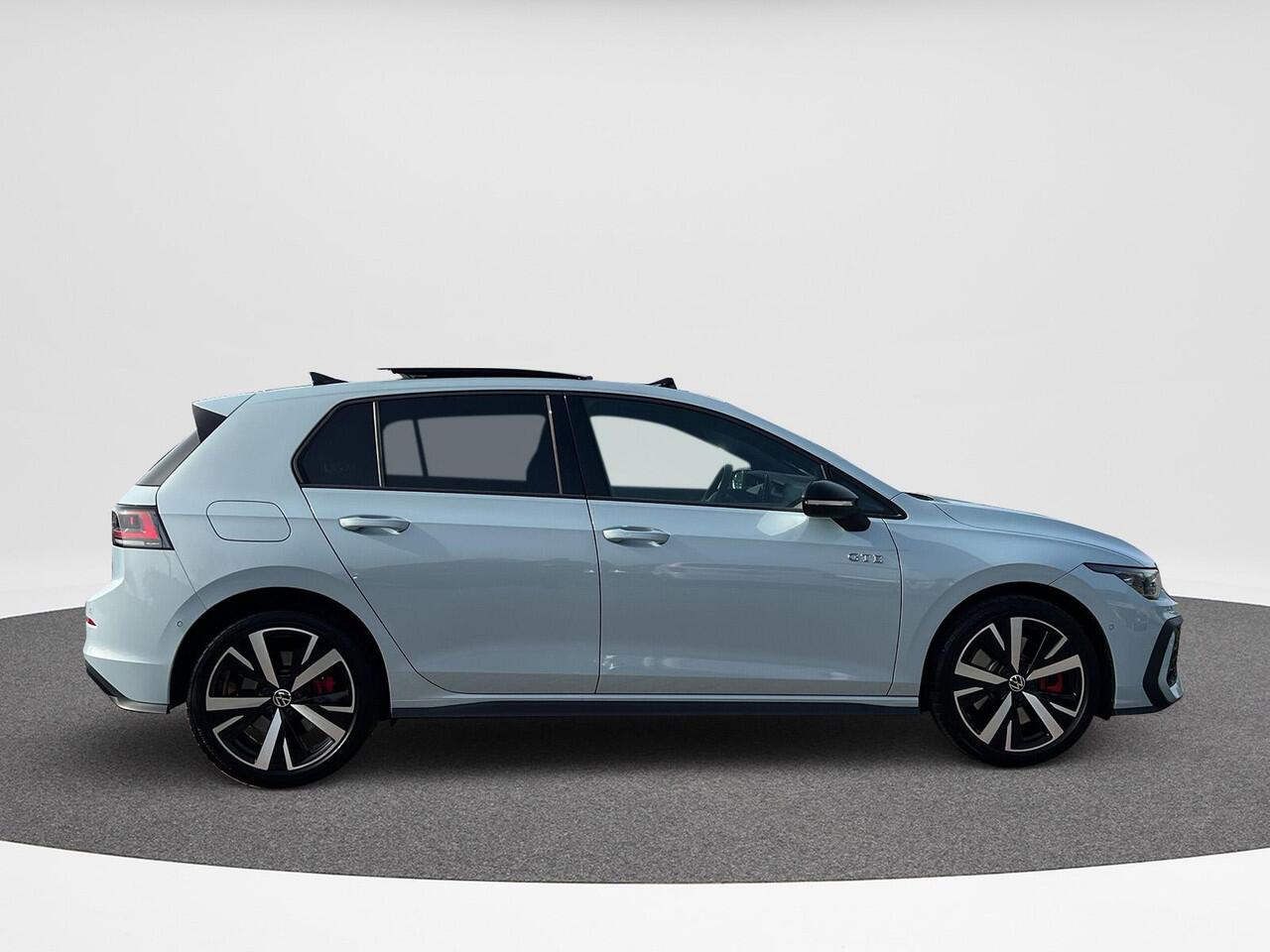 Volkswagen GOLF 1.5 eHybrid GTE | Pano | Trekhaak | Head Up | Vol! |