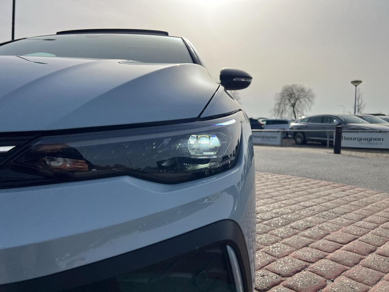 Volkswagen GOLF 1.5 eHybrid GTE | Pano | Trekhaak | Head Up | Vol! |