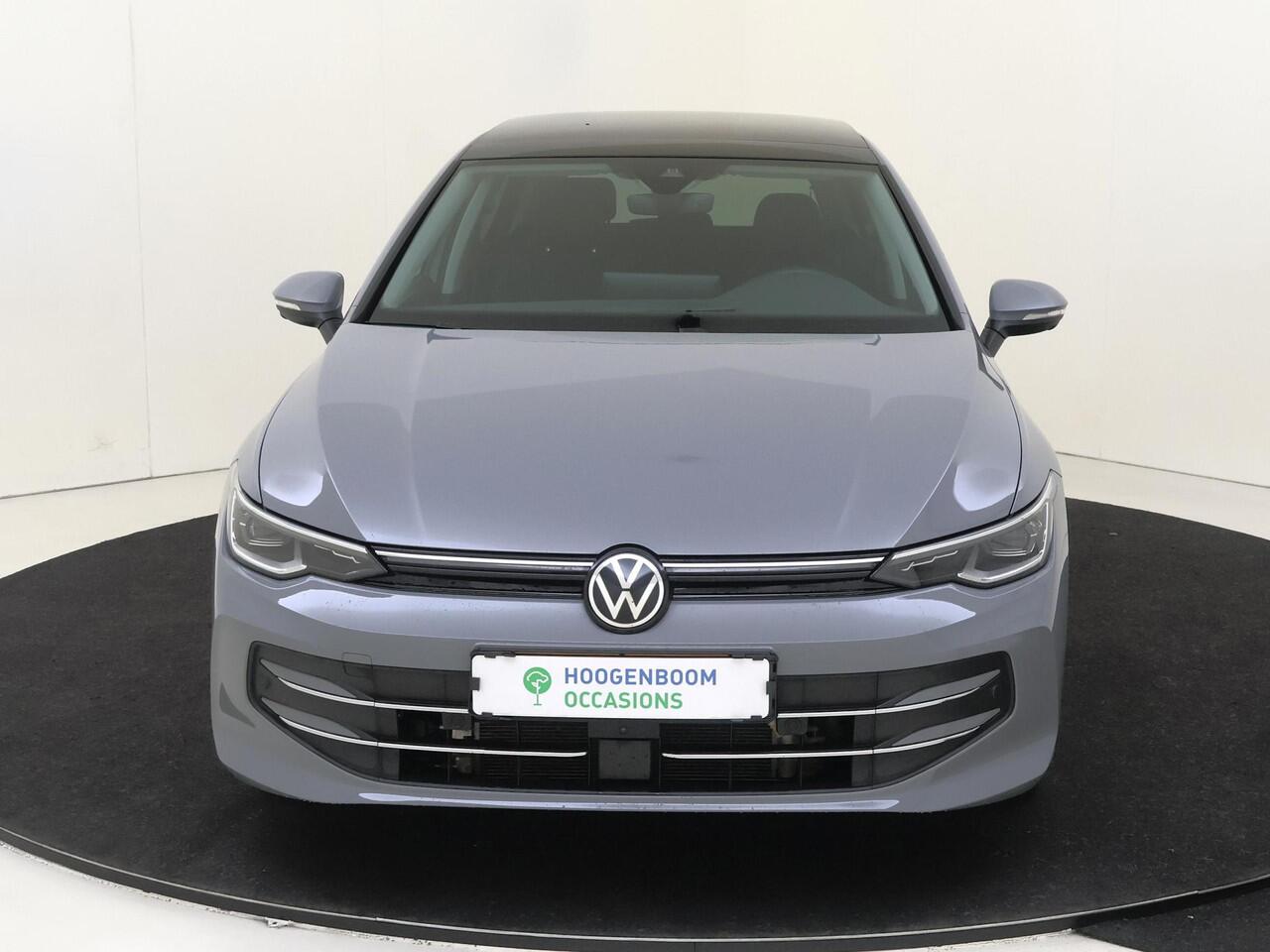 Volkswagen GOLF 1.5 eHybrid Style Edition | Panorama schuif/ kanteldak | LED Matrix | 360 Camera | Stoel & Stuurverwarming