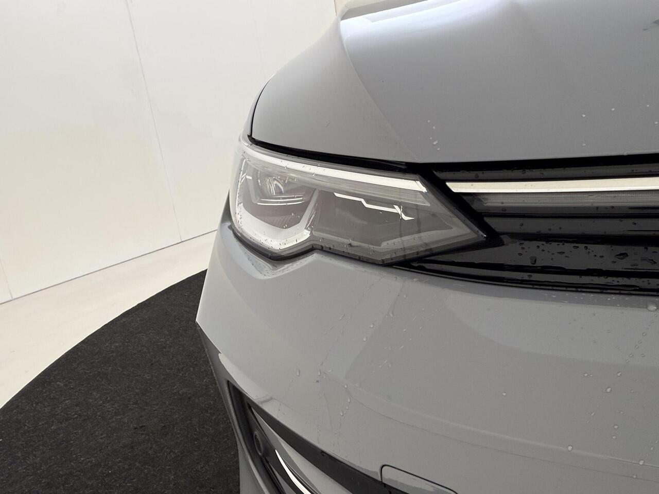 Volkswagen GOLF 1.5 eHybrid Style Edition | Panorama schuif/ kanteldak | LED Matrix | 360 Camera | Stoel & Stuurverwarming