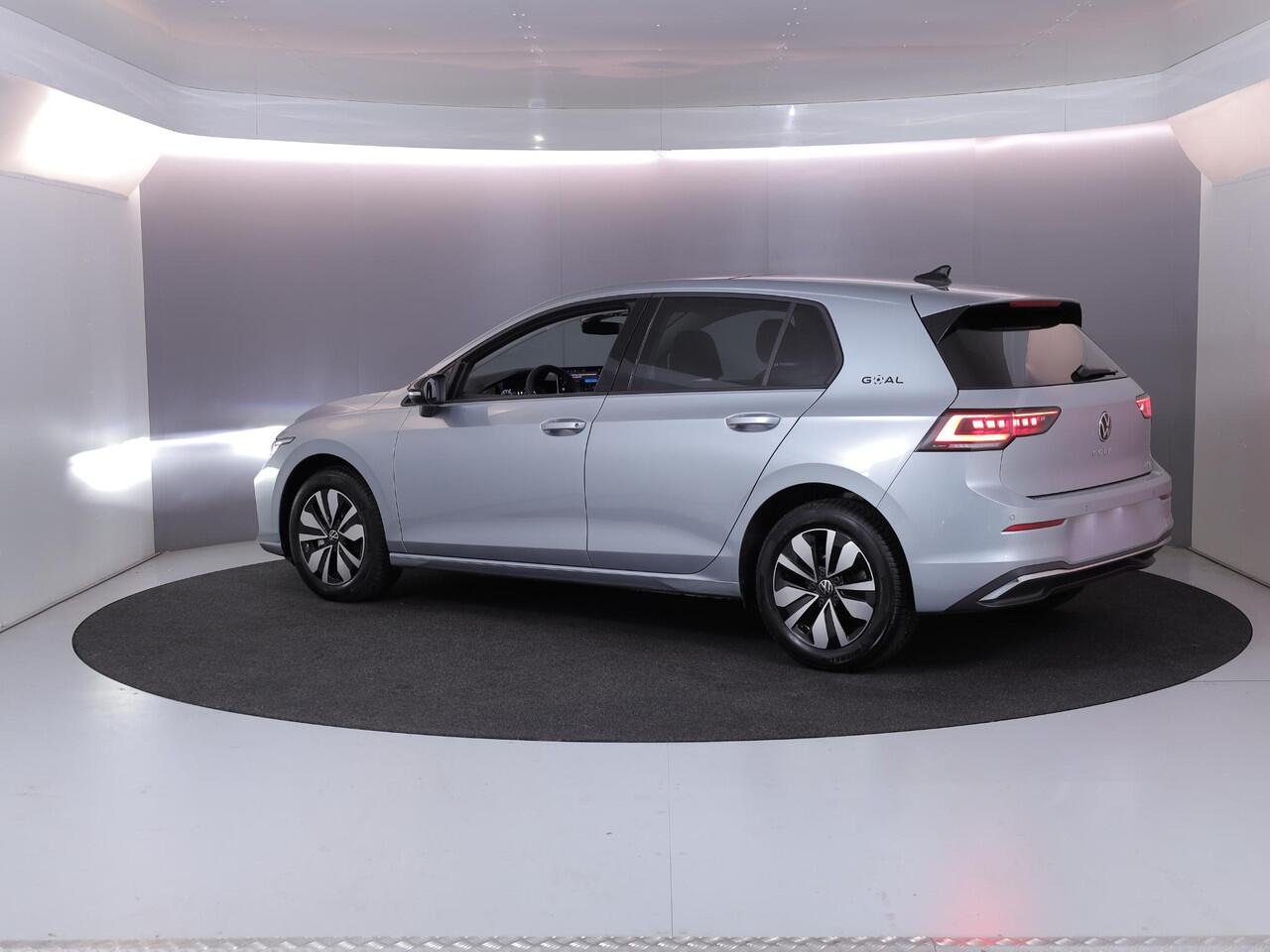 Volkswagen GOLF 1.5 eTSI Life /Goal 115PK DSG | Verlengde garantie | Navigatie | Panorama dak | Matrix koplampen | Stoel- en stuurverwarming |