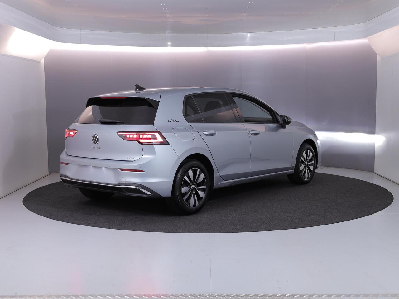 Volkswagen GOLF 1.5 eTSI Life /Goal 115PK DSG | Verlengde garantie | Navigatie | Panorama dak | Matrix koplampen | Stoel- en stuurverwarming |