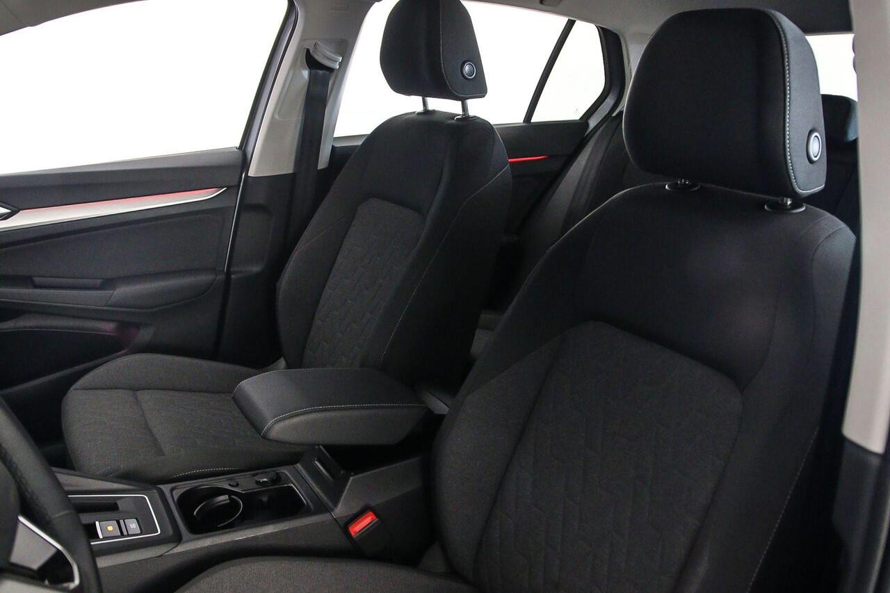 Volkswagen GOLF Life Edition 1.5 TSI eHybrid 204pk DSG Automaat Adaptive cruise control, Achteruitrijcamera, LED koplampen, Stuurwiel verwarmd, Parkeersensoren