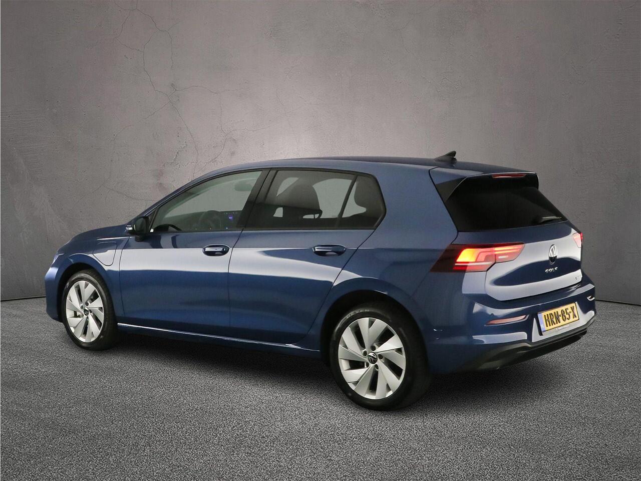 Volkswagen GOLF Life Edition 1.5 TSI eHybrid 204pk DSG Automaat Adaptive cruise control, Achteruitrijcamera, Stuurwiel verwarmd, App connect, Parkeersensoren, LED koplampen