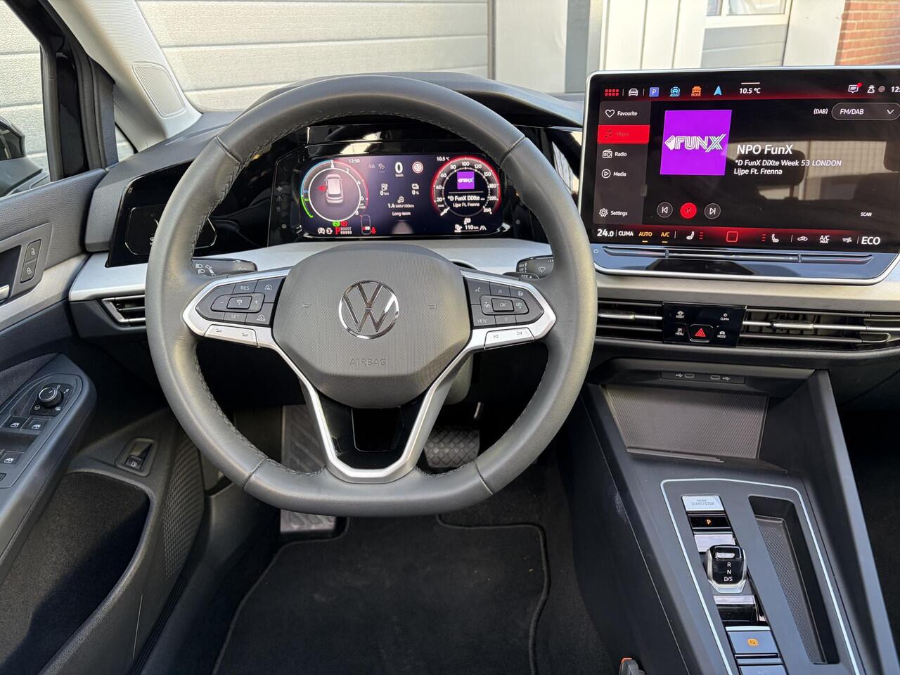 Volkswagen GOLF 1.5 eHybrid Life Edition | Pano | LED | Camera | Parkeer sensoren |