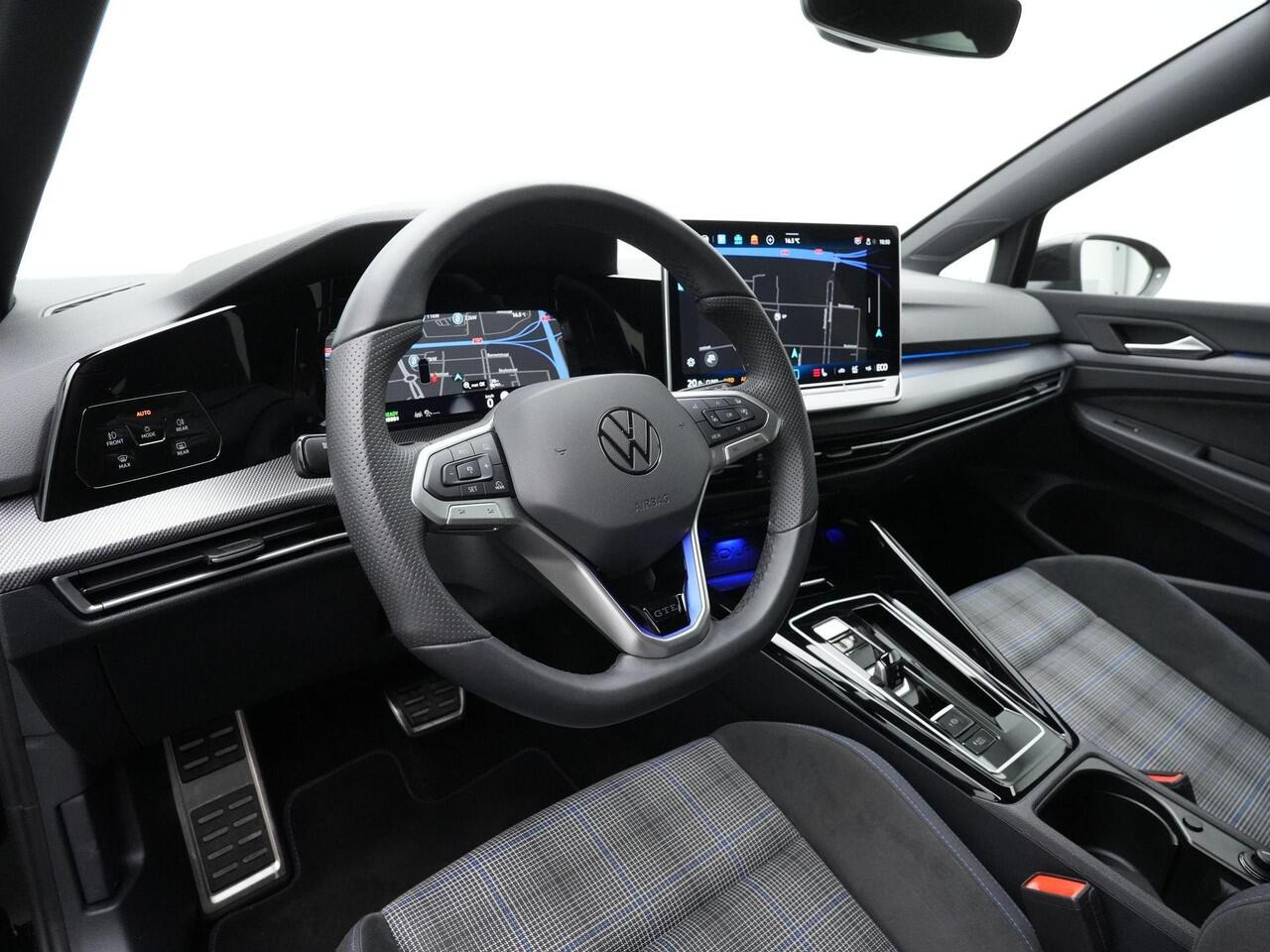 Volkswagen GOLF 1.5 eHybrid GTE 272 pk DSG | Trekhaak | Head-up display | IQ Light | Stuur-/stoelverwarming | Achteruitrijcamera