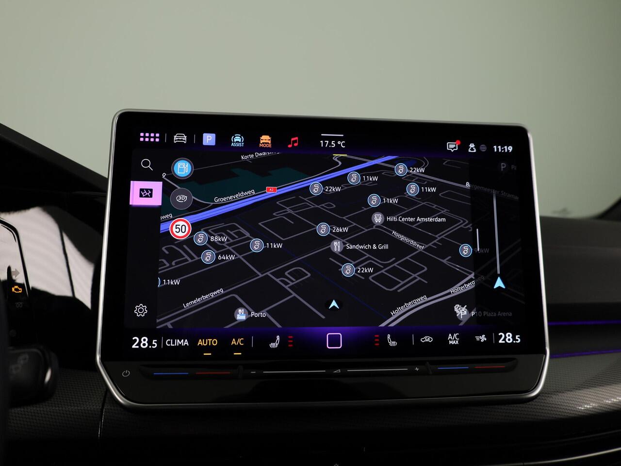 Volkswagen GOLF 1.5 eTSI 50 Jahre Edition 150 pk Automaat (DSG) | Navigatie | Panoramadak | Parkeersensoren | Achteruitrijcamera | Matrix LED koplampen | Stoelverwarming |