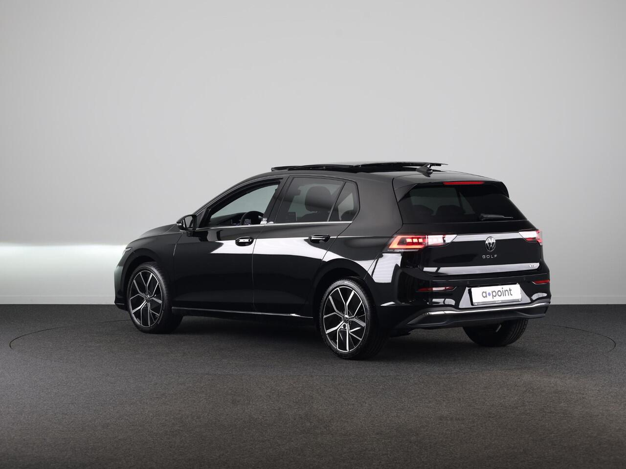 Volkswagen GOLF 1.5 eTSI 50 Jahre Edition 150 pk Automaat (DSG) | Navigatie | Panoramadak | Parkeersensoren | Achteruitrijcamera | Matrix LED koplampen | Stoelverwarming |