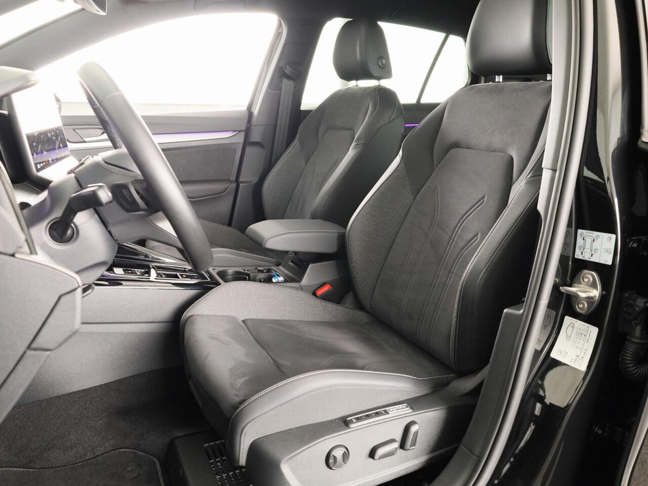 Volkswagen GOLF 1.5 eTSI 50 Jahre Edition 150 pk Automaat (DSG) | Navigatie | Panoramadak | Parkeersensoren | Achteruitrijcamera | Matrix LED koplampen | Stoelverwarming |