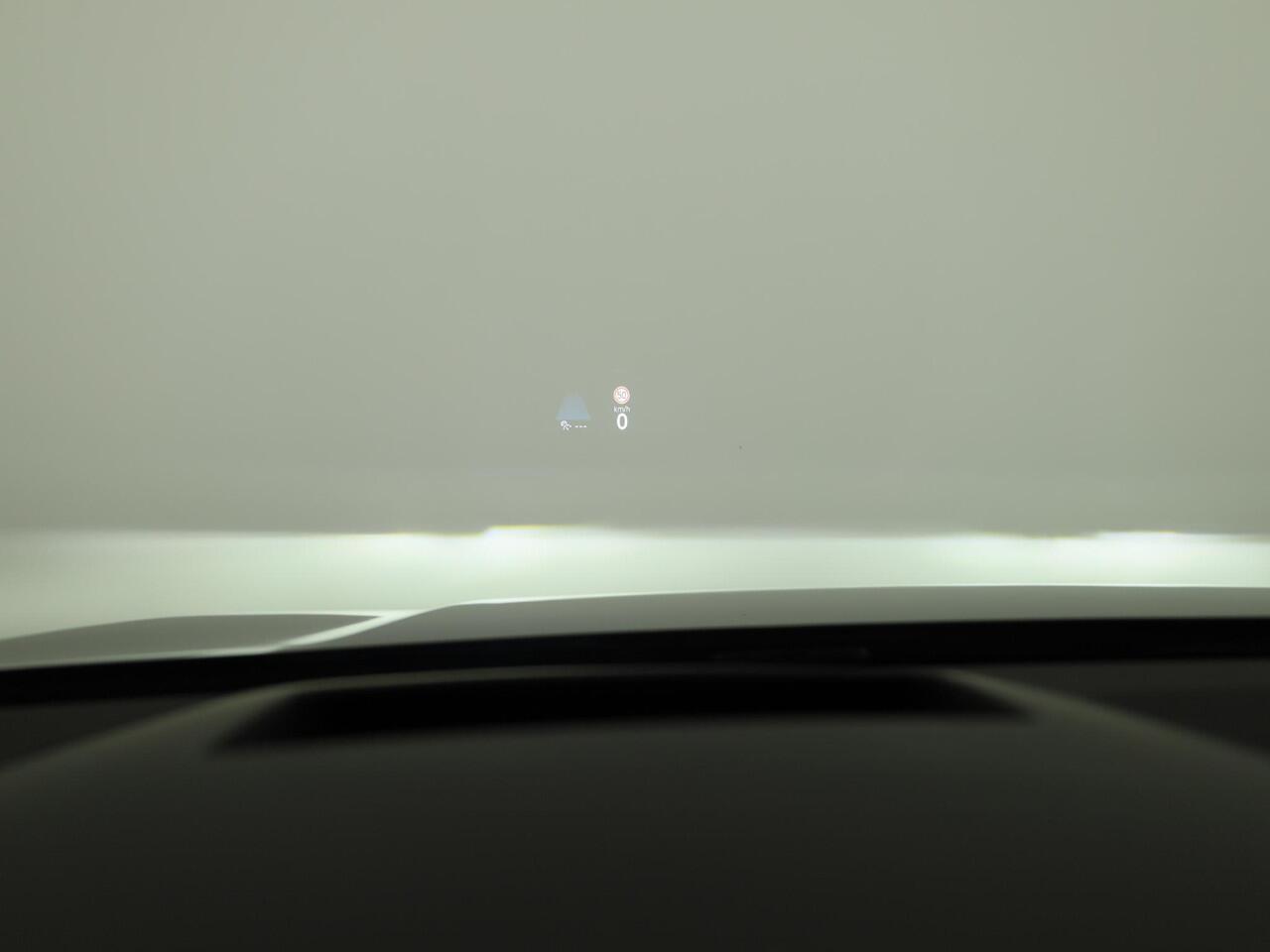 Volkswagen GOLF 1.5 eTSI 50 Jahre Edition 150 pk Automaat (DSG) | Navigatie | Panoramadak | Parkeersensoren | Achteruitrijcamera | Matrix LED koplampen | Stoelverwarming |