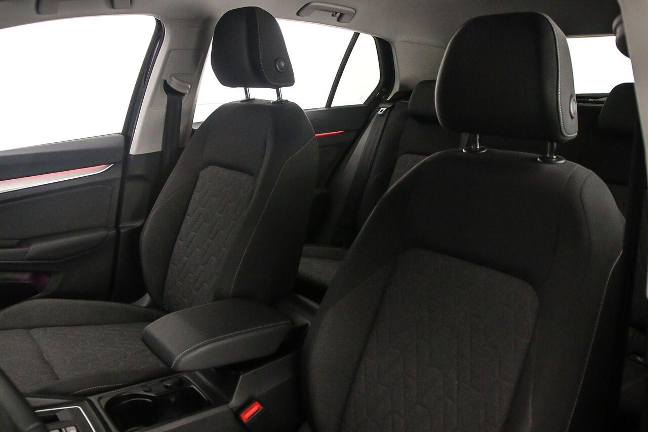 Volkswagen GOLF Life Edition 1.5 TSI eHybrid 204pk DSG Automaat Adaptive cruise control, Achteruitrijcamera, LED koplampen, Stoelverwarming, App connect, Stuurwiel verwarmd