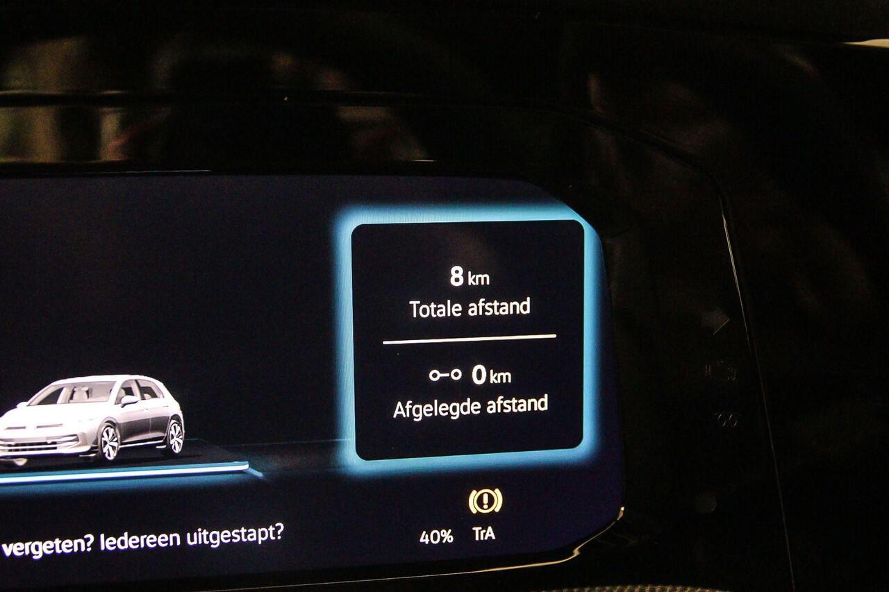 Volkswagen GOLF GTE 1.5 TSI eHybrid 272pk DSG Automaat Panoramadak, Adaptive cruise control, Head up display, Black style, LED matrix koplampen, 360 camera, Stuurwiel verwarmd