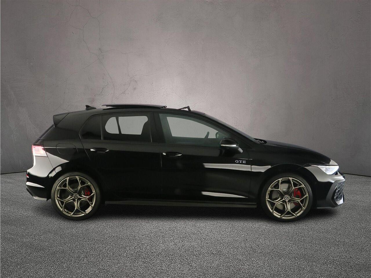 Volkswagen GOLF GTE 1.5 TSI eHybrid 272pk DSG Automaat Panoramadak, Adaptive cruise control, Head up display, Black style, LED matrix koplampen, 360 camera, Stuurwiel verwarmd