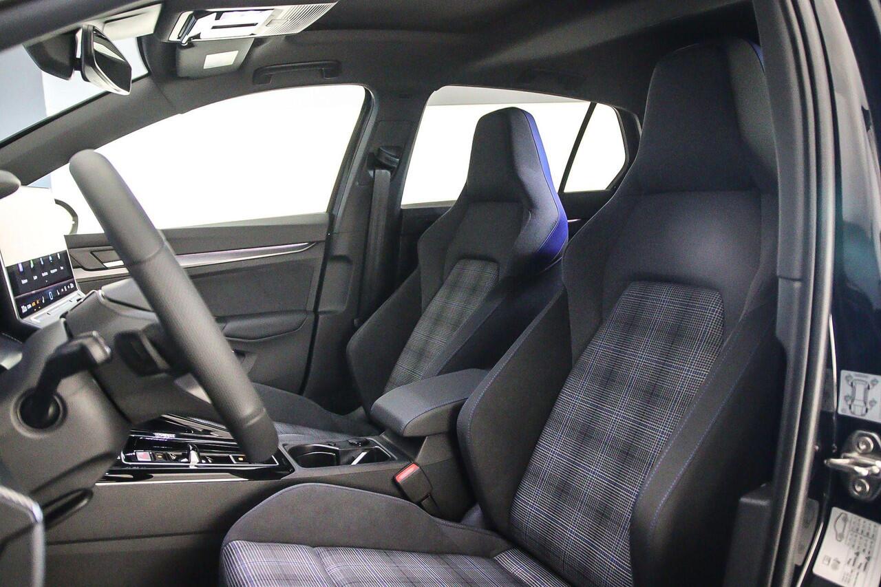 Volkswagen GOLF GTE 1.5 TSI eHybrid 272pk DSG Automaat Panoramadak, Adaptive cruise control, Head up display, Black style, LED matrix koplampen, 360 camera, Stuurwiel verwarmd