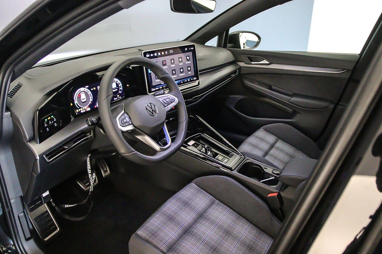 Volkswagen GOLF GTE 1.5 TSI eHybrid 272pk DSG Automaat Panoramadak, Adaptive cruise control, Head up display, Black style, LED matrix koplampen, 360 camera, Stuurwiel verwarmd