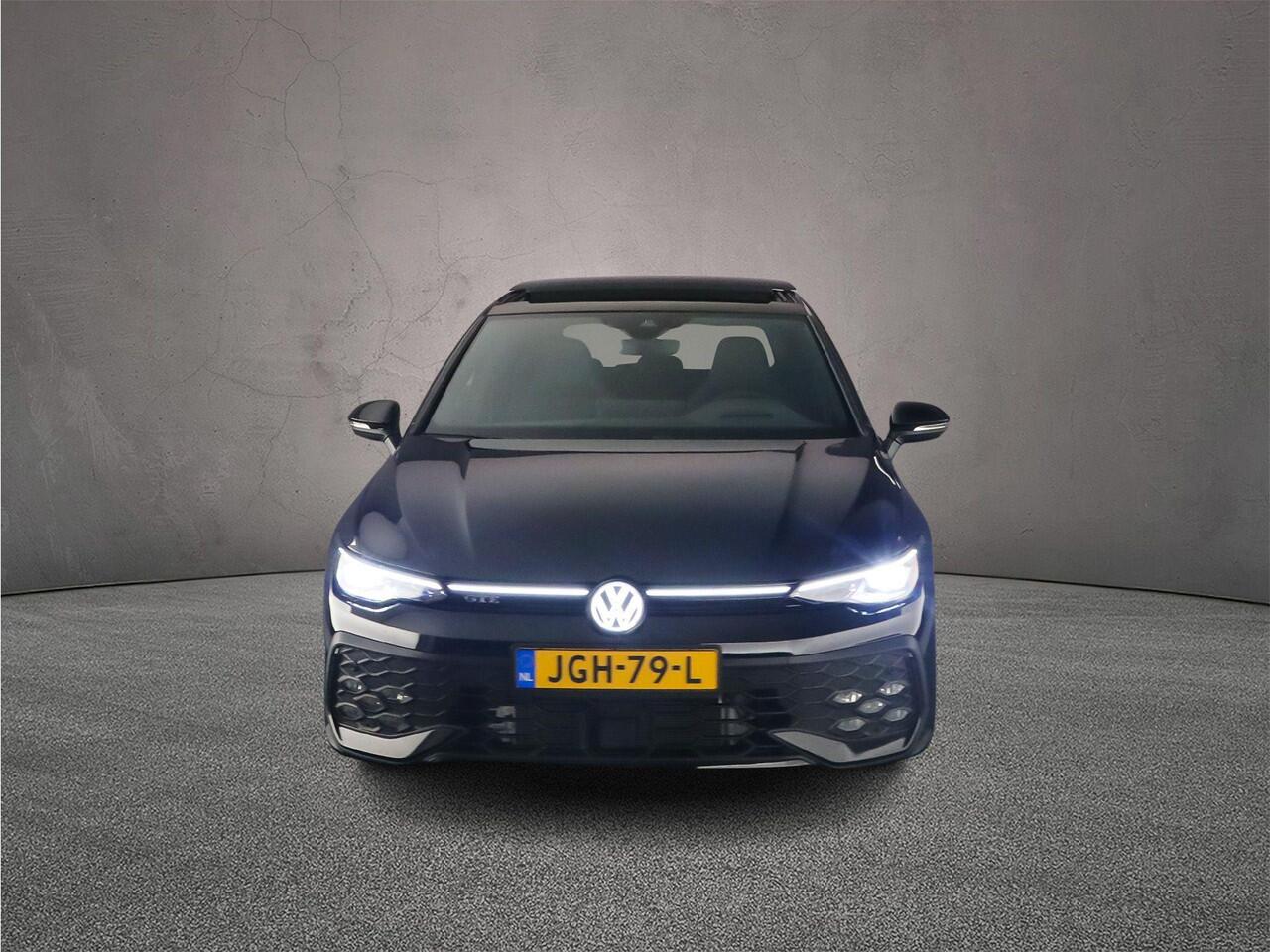 Volkswagen GOLF GTE 1.5 TSI eHybrid 272pk DSG Automaat Panoramadak, Adaptive cruise control, Head up display, Black style, LED matrix koplampen, 360 camera, Stuurwiel verwarmd