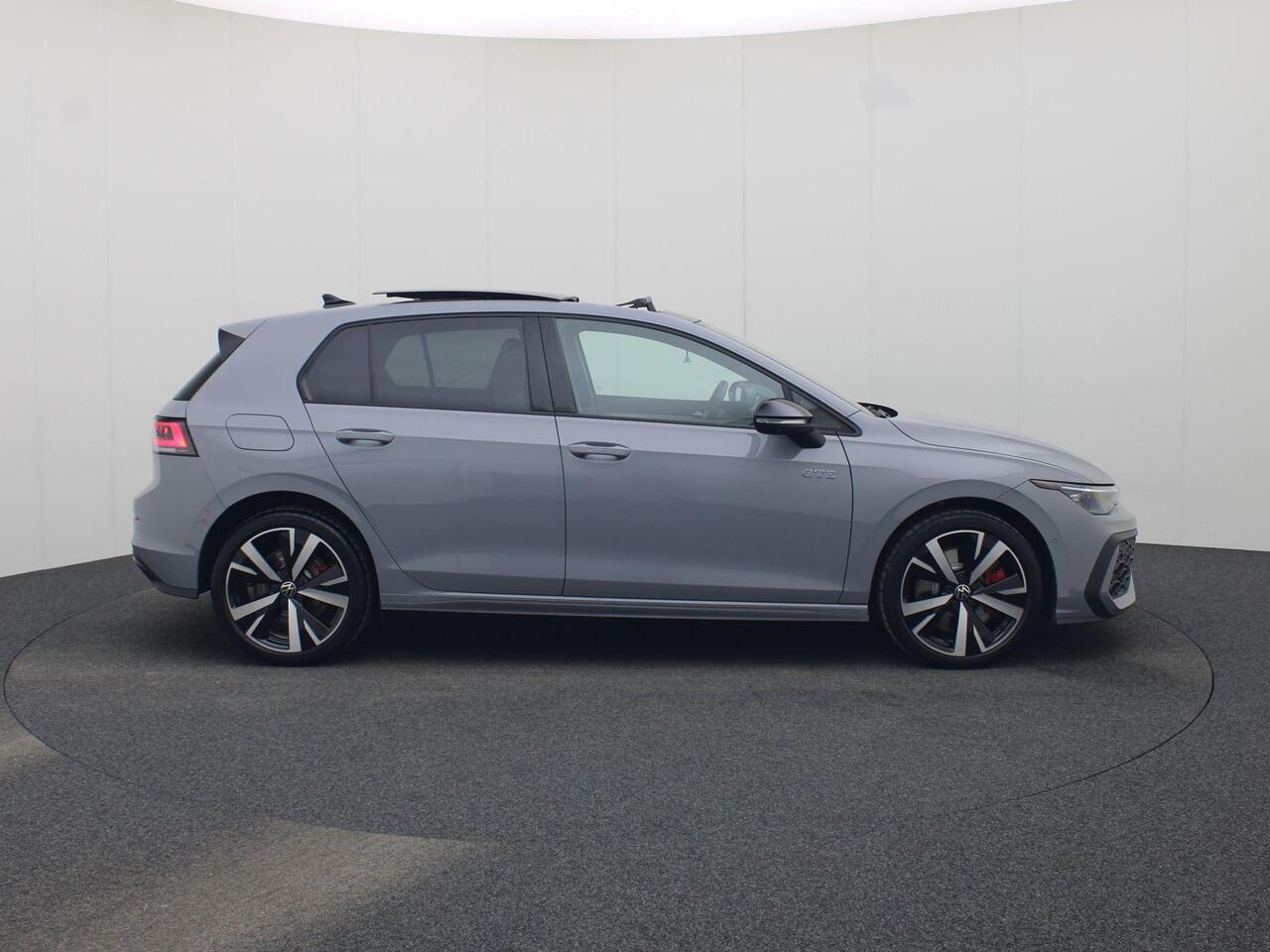 Volkswagen GOLF 1.5eHybrid 200kW/272PK Black Style GTE · Panoramadak · 360°Camera + Parkeersensoren · Leder · Elektrische stoelverstelling · HEAD-UP Display · Garantie t/m 15-04-2030 of 100000km