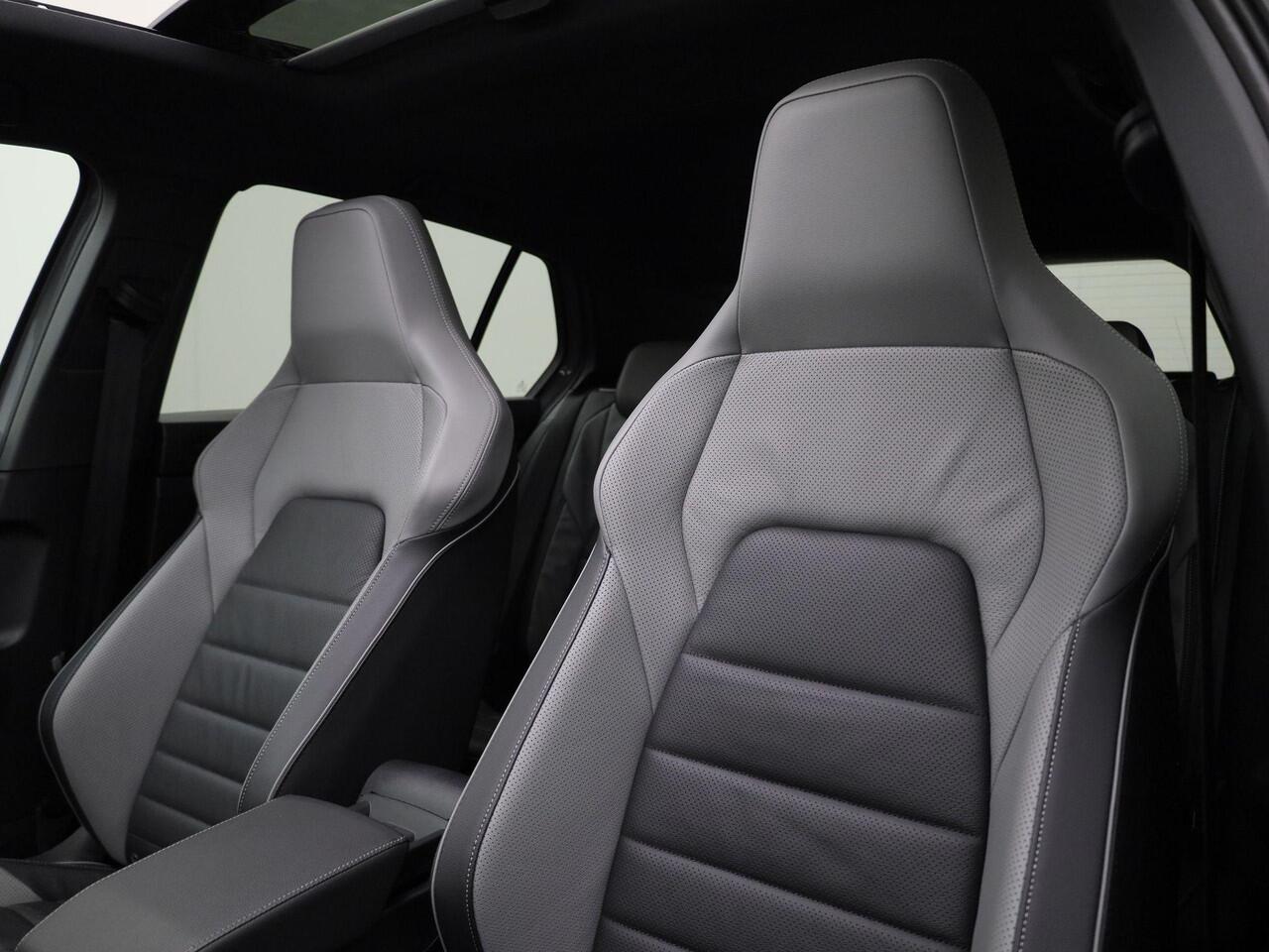 Volkswagen GOLF 1.5eHybrid 200kW/272PK Black Style GTE · Panoramadak · 360°Camera + Parkeersensoren · Leder · Elektrische stoelverstelling · HEAD-UP Display · Garantie t/m 15-04-2030 of 100000km