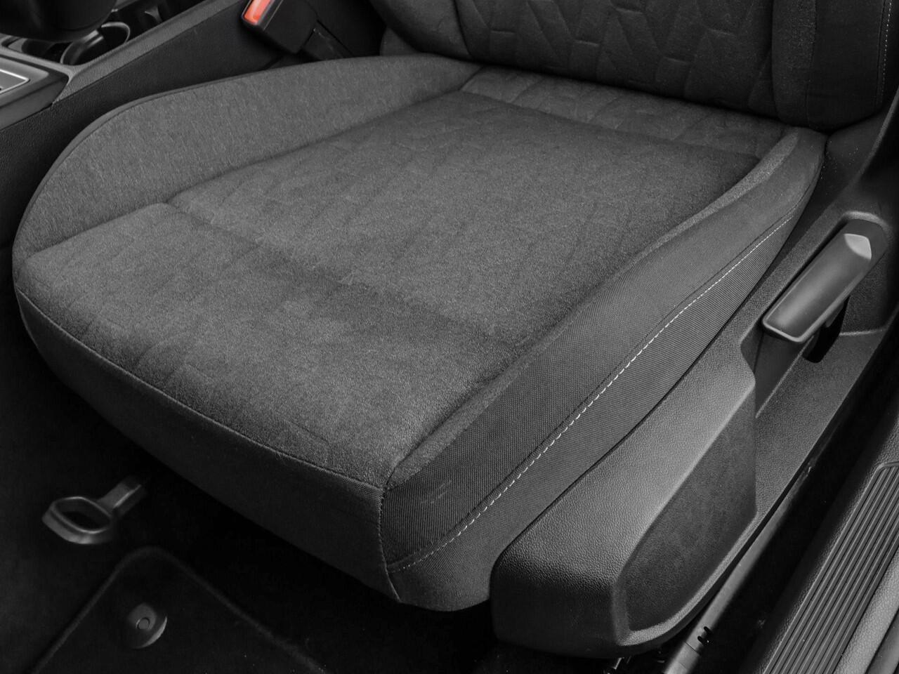 Volkswagen GOLF 1.5 eHybrid 204pk DSG Life Edition · Camera · Apple/Android Car Play · Stoel&- Stuurverwarming · Sfeerverlichting · 18'' Inch · Garantie t/m 13-05-2029 of 100.000km